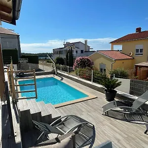 Luxury 2-bedroom Near The With Private Pool -exclusive Use Apartment